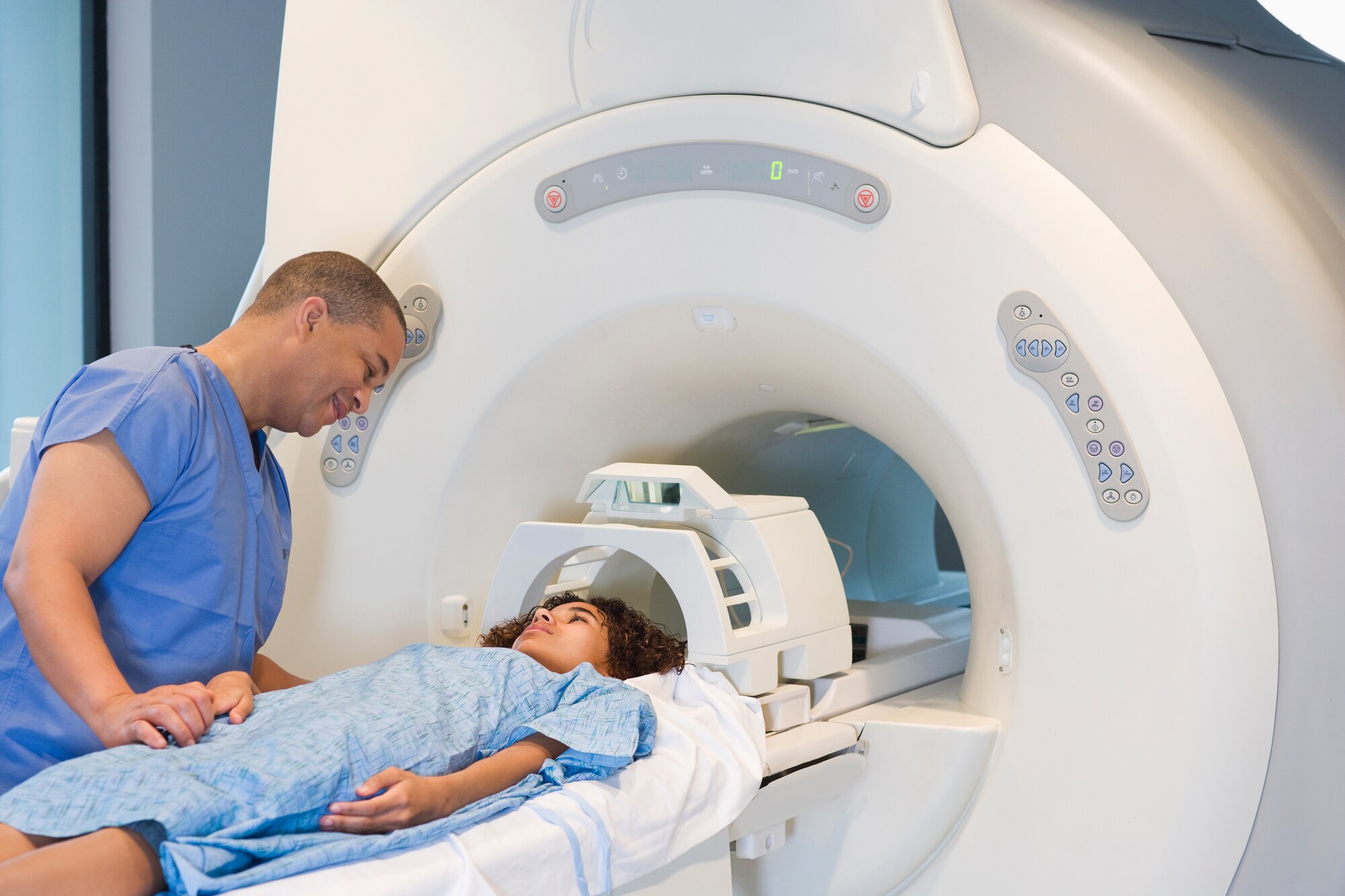 Rosnący popyt na obrazowanie metodą rezonansu magnetycznego (MRI) w nagłych przypadkach pediatrycznych